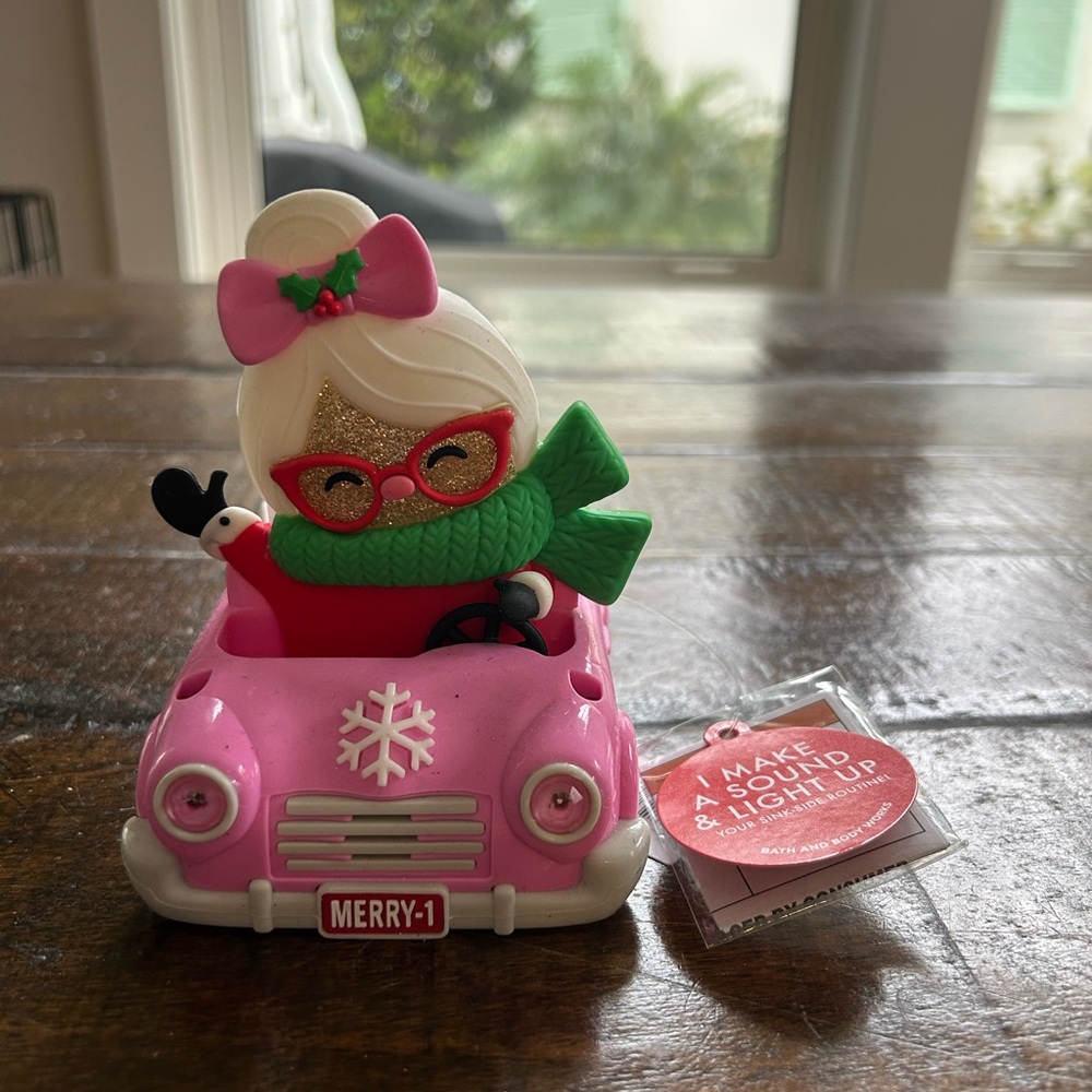 “New” Bath & Body Works, Pink Cadillac soap buddy